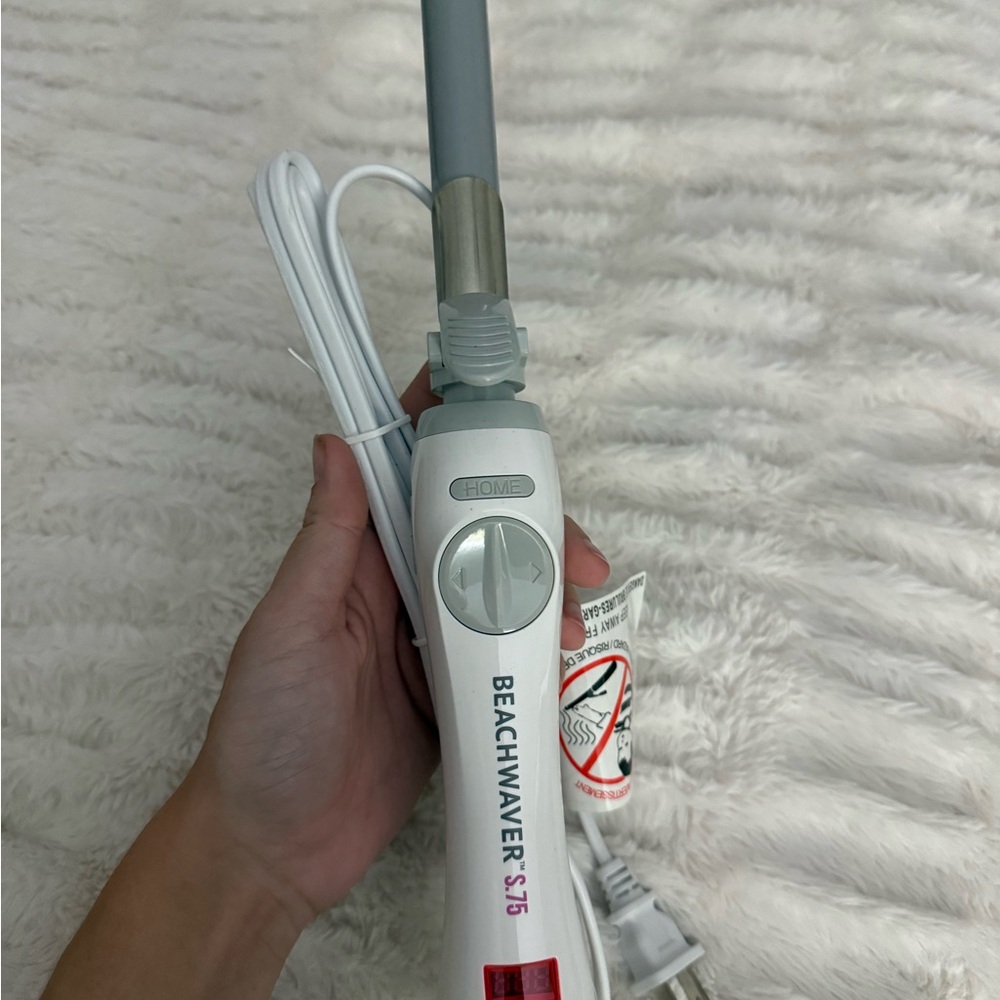The Beachwaver Co. Hair Tool - White and Gray